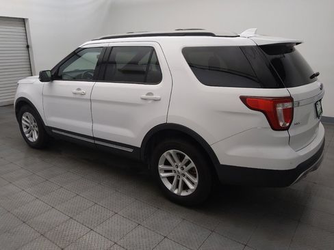 Used 2016 Ford Explorer XLT w/ Equipment Group 202A FWD image 3