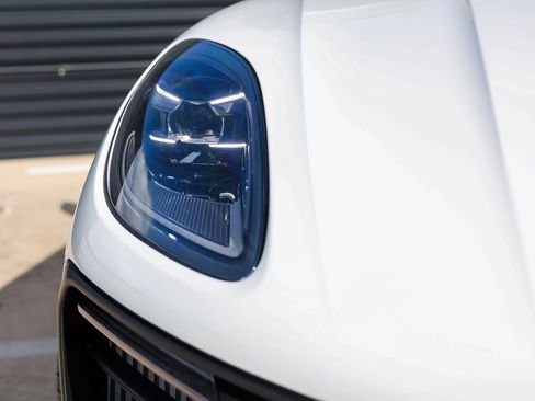 New 2025 Porsche Macan S image 13