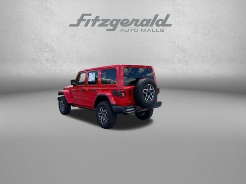 Used 2025 Jeep Wrangler Unlimited Sahara AWD/4WD image 5