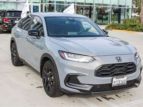 Used 2025 Honda HR-V Sport image 3