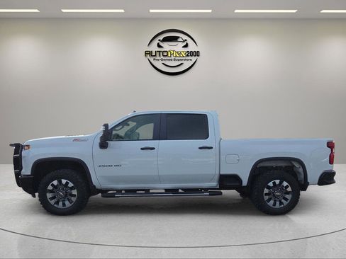 Used 2024 Chevrolet Silverado 2500 Custom w/ Custom Value Package image 4