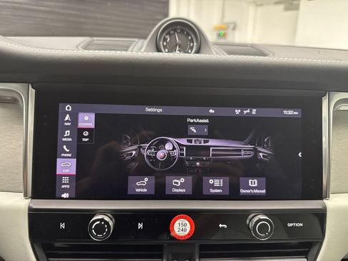 Certified 2026 Porsche Macan AWD/4WD image 19