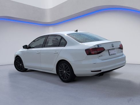 Used 2016 Volkswagen Jetta Sport FWD image 9