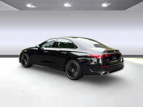 Used 2024 Mercedes-Benz E 350 4MATIC Sedan image 3