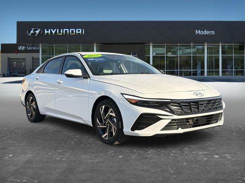 Certified 2025 Hyundai Elantra Limited image 2