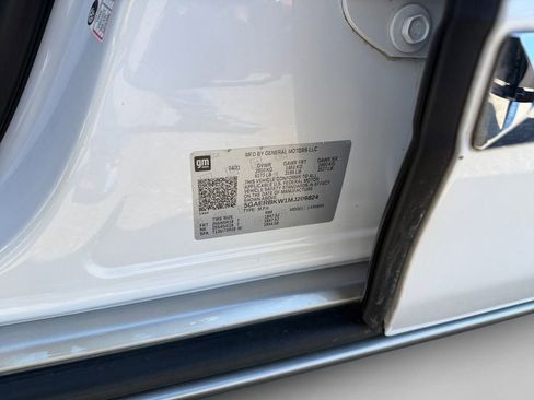 Used 2021 Buick Enclave Essence w/ Sound and Sites Package FWD image 29