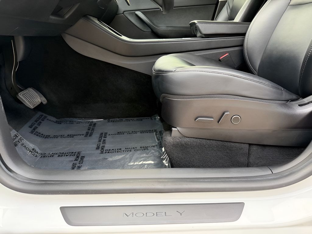 Used 2021 Tesla Model Y Long Range AWD/4WD image 34