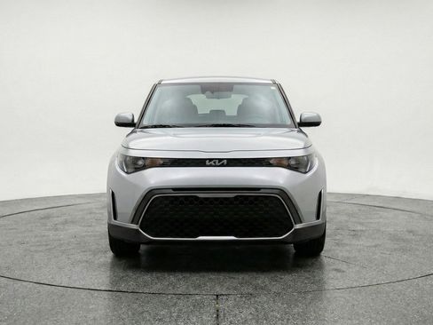 Used 2025 Kia Soul LX w/ LX Technology Package image 2