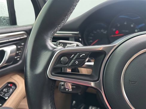 Used 2020 Porsche Macan image 26