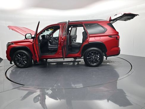 Used 2025 Toyota Sequoia Platinum AWD/4WD image 77