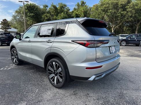 New 2025 Mitsubishi Outlander SE image 5