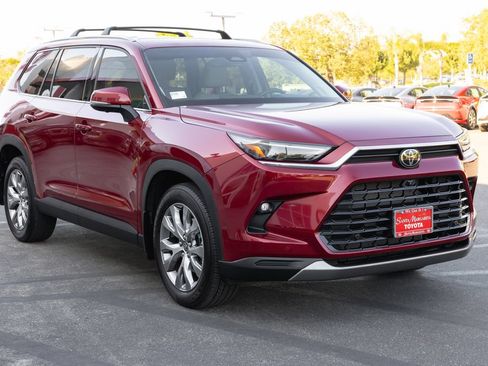 Certified 2024 Toyota Grand Highlander AWD image 3