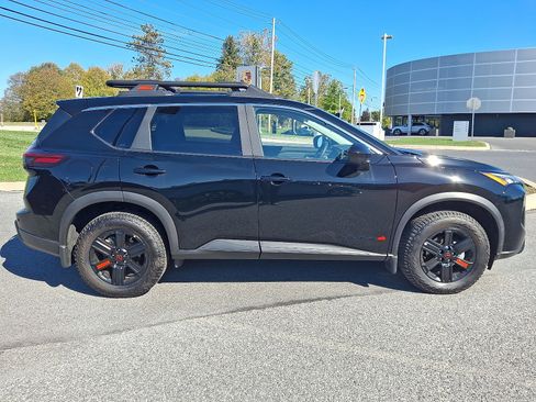 Certified 2025 Nissan Rogue SV image 5