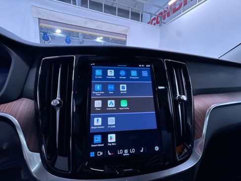 Used 2025 Volvo V60 B5 Cross Country Plus image 24