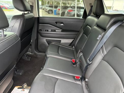Certified 2024 Nissan Pathfinder SL FWD image 31