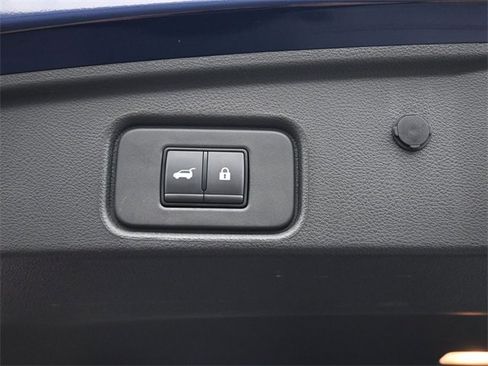 Used 2023 Nissan Pathfinder Platinum image 24