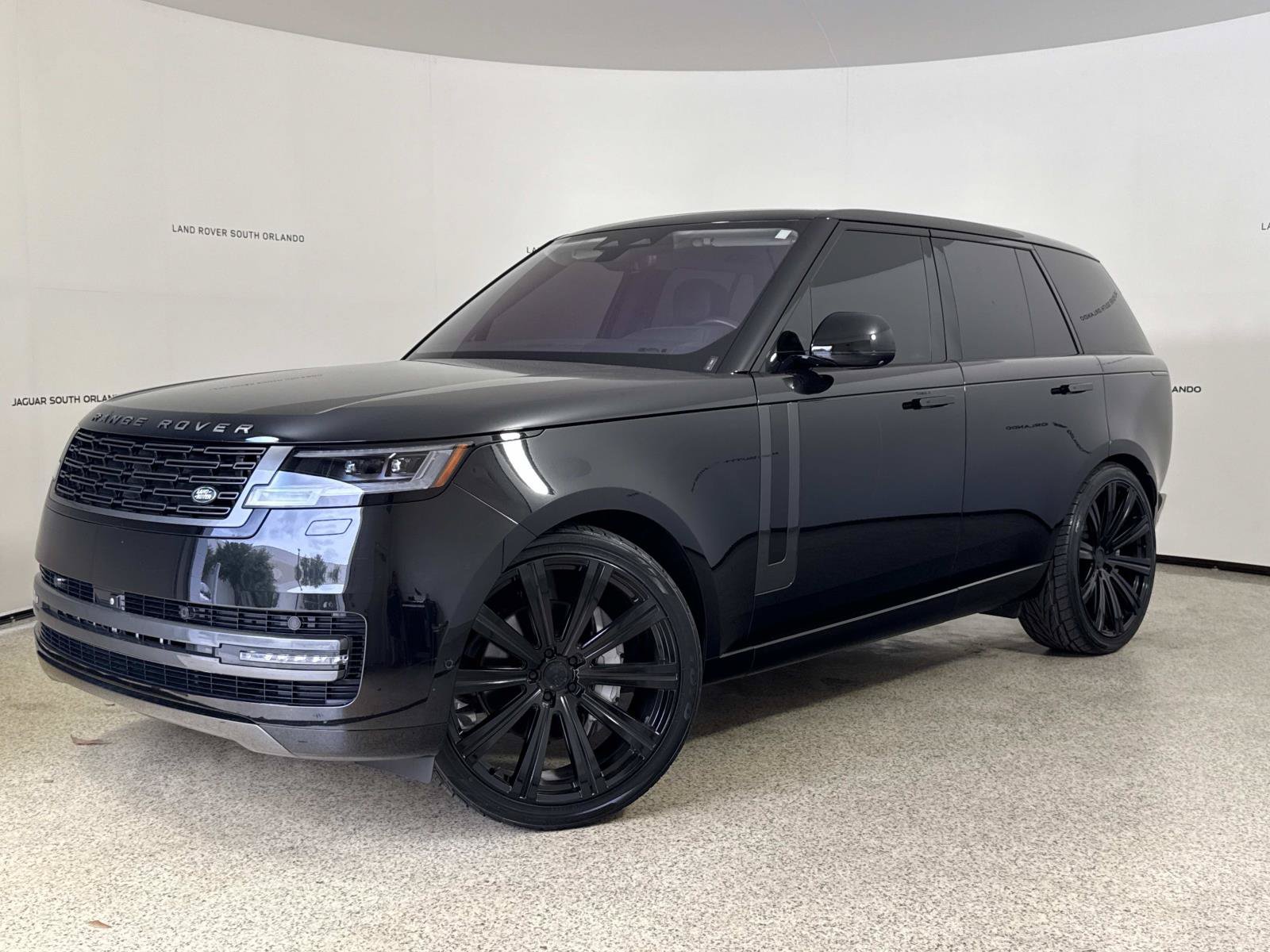 Used 2023 Land Rover Range Rover SE AWD/4WD image 1