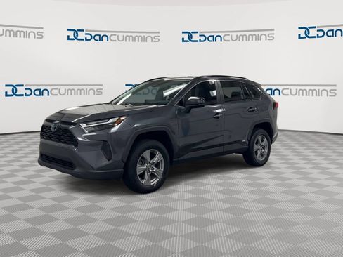 Used 2023 Toyota RAV4 LE AWD/4WD image 4