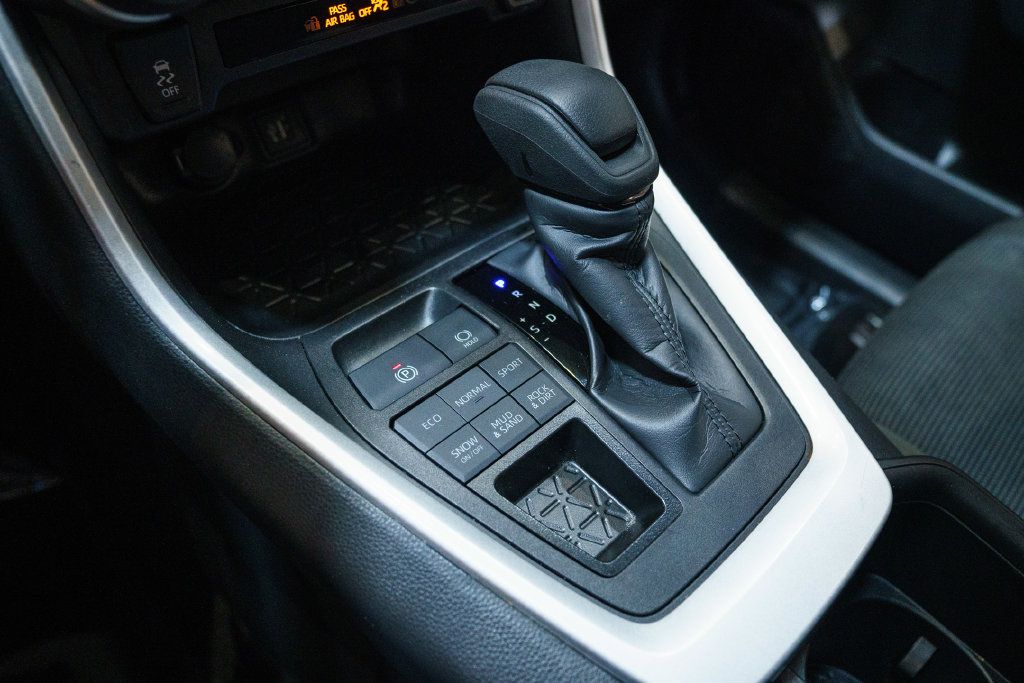 Certified 2025 Toyota RAV4 LE AWD/4WD image 24
