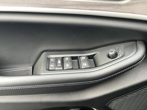 Used 2025 Jeep Grand Cherokee L Limited w/ Luxury Tech Group II image 22