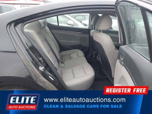 Used 2017 Hyundai Elantra SE w/ Cargo Package image 16