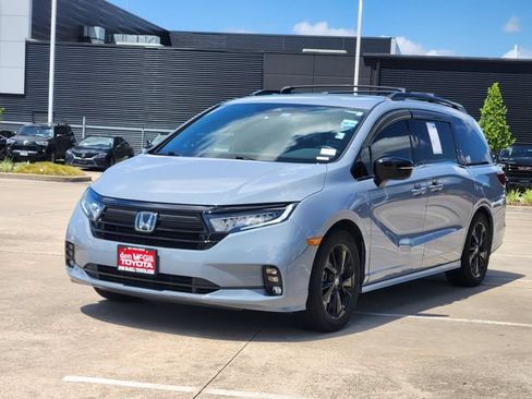 Used 2023 Honda Odyssey Sport image 3