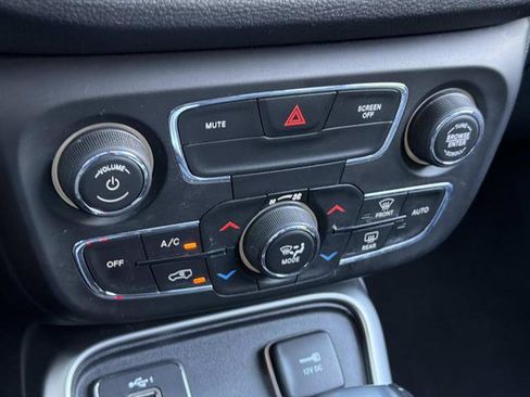 Used 2021 Jeep Compass Latitude w/ Sun and Sound Group FWD image 22