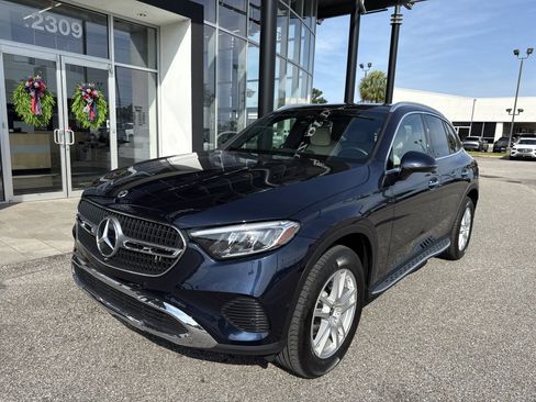 Used 2024 Mercedes-Benz GLC 300 4MATIC image 1