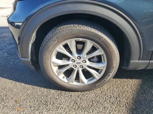 Used 2024 Ford Explorer XLT w/ Equipment Group 202A image 4