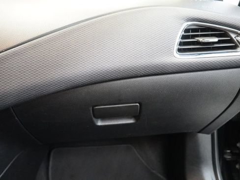 Used 2019 Chevrolet Cruze LS FWD image 33