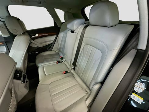 Used 2022 Audi Q5 2.0T Premium w/ Convenience Package image 30