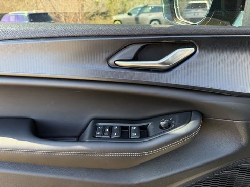 New 2025 Jeep Grand Cherokee Altitude image 15