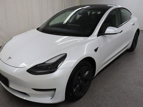 Used 2023 Tesla Model 3 Standard Range RWD image 3