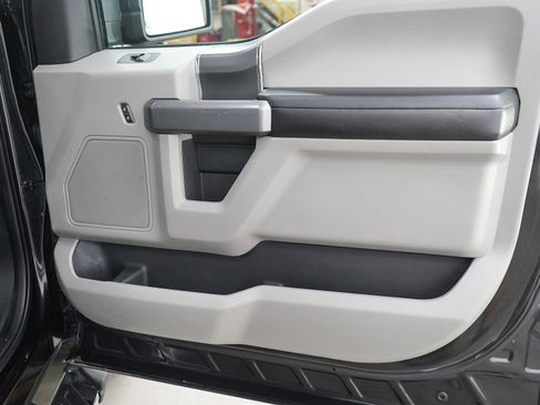 Used 2015 Ford F150 XLT w/ Equipment Group 302A Luxury AWD/4WD image 9