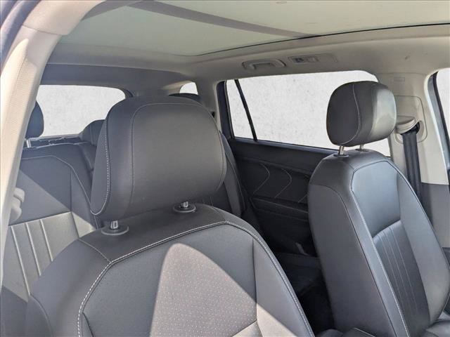 Used 2024 Volkswagen Tiguan SE w/ Panoramic Sunroof Package FWD image 20