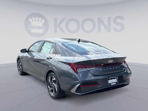 New 2026 Hyundai Elantra Limited FWD image 4