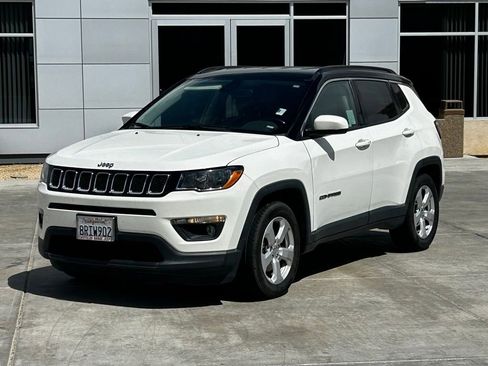 Used 2020 Jeep Compass Latitude image 3