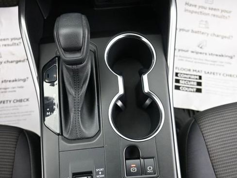 Used 2021 Toyota Highlander L image 23