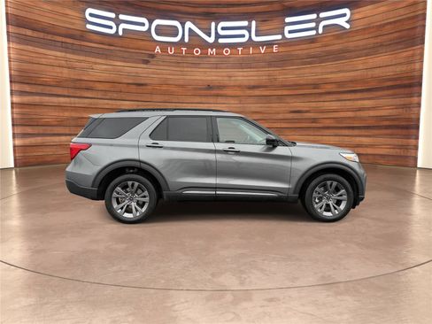 Used 2023 Ford Explorer XLT w/ Equipment Group 202A image 7