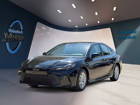 Used 2026 Toyota Camry LE FWD image 9
