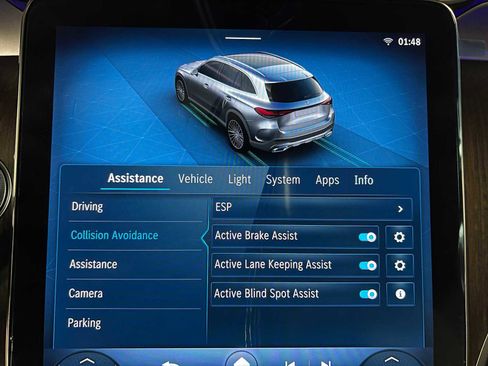 Used 2025 Mercedes-Benz GLC 300 4MATIC image 29