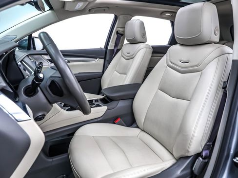 Used 2021 Cadillac XT5 Premium Luxury image 16