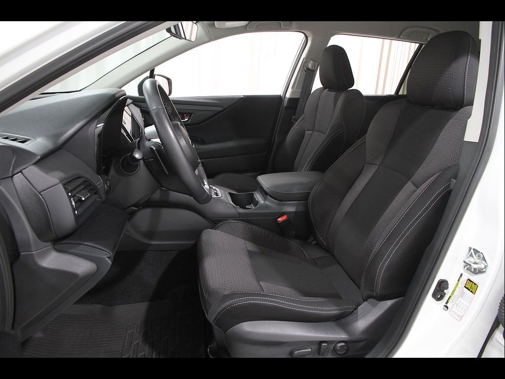 Used 2025 Subaru Outback Premium AWD/4WD image 5