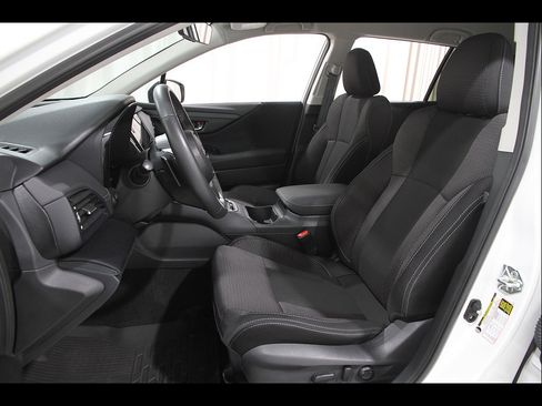 Used 2025 Subaru Outback Premium AWD/4WD image 5