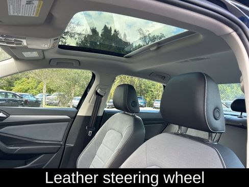 Used 2025 Volkswagen Jetta SE w/ Sunroof Package image 22