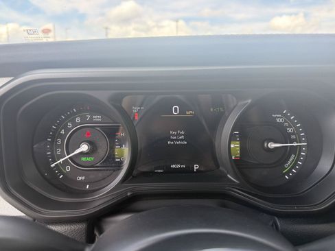 Used 2024 Jeep Wrangler Unlimited Sahara AWD/4WD image 25