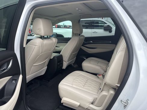 Used 2023 Buick Enclave Avenir image 7