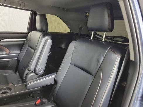 Used 2019 Toyota Highlander XLE FWD image 13