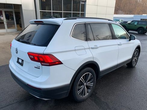 Used 2018 Volkswagen Tiguan SE w/ 18" Alloy Wheels Package image 2