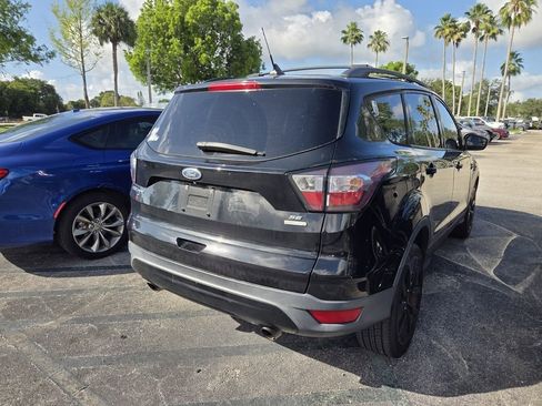 Used 2018 Ford Escape SE w/ SE Sport Appearance Package FWD image 5
